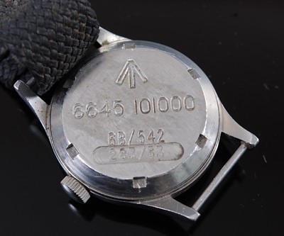 Lot 15 - A Gentleman's Omega Military Issue steel cased Pilot/Navigators wristwatch