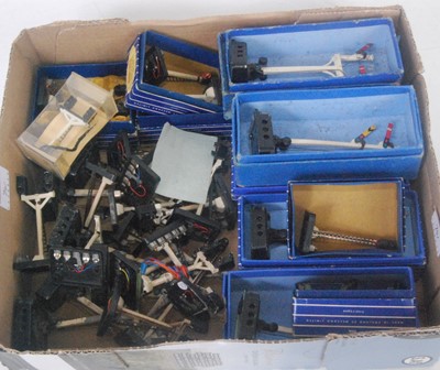 Lot 741 - An assortment of mainly Hornby Dublo electric...