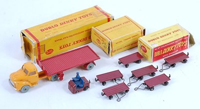 Lot 753 - Two Dublo Dinky Toys - 072 Bedford articulated...
