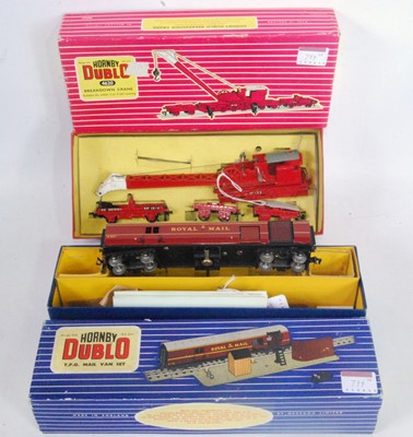 Lot 799 - Two Hornby Dublo items: 4620 breakdown crane,...