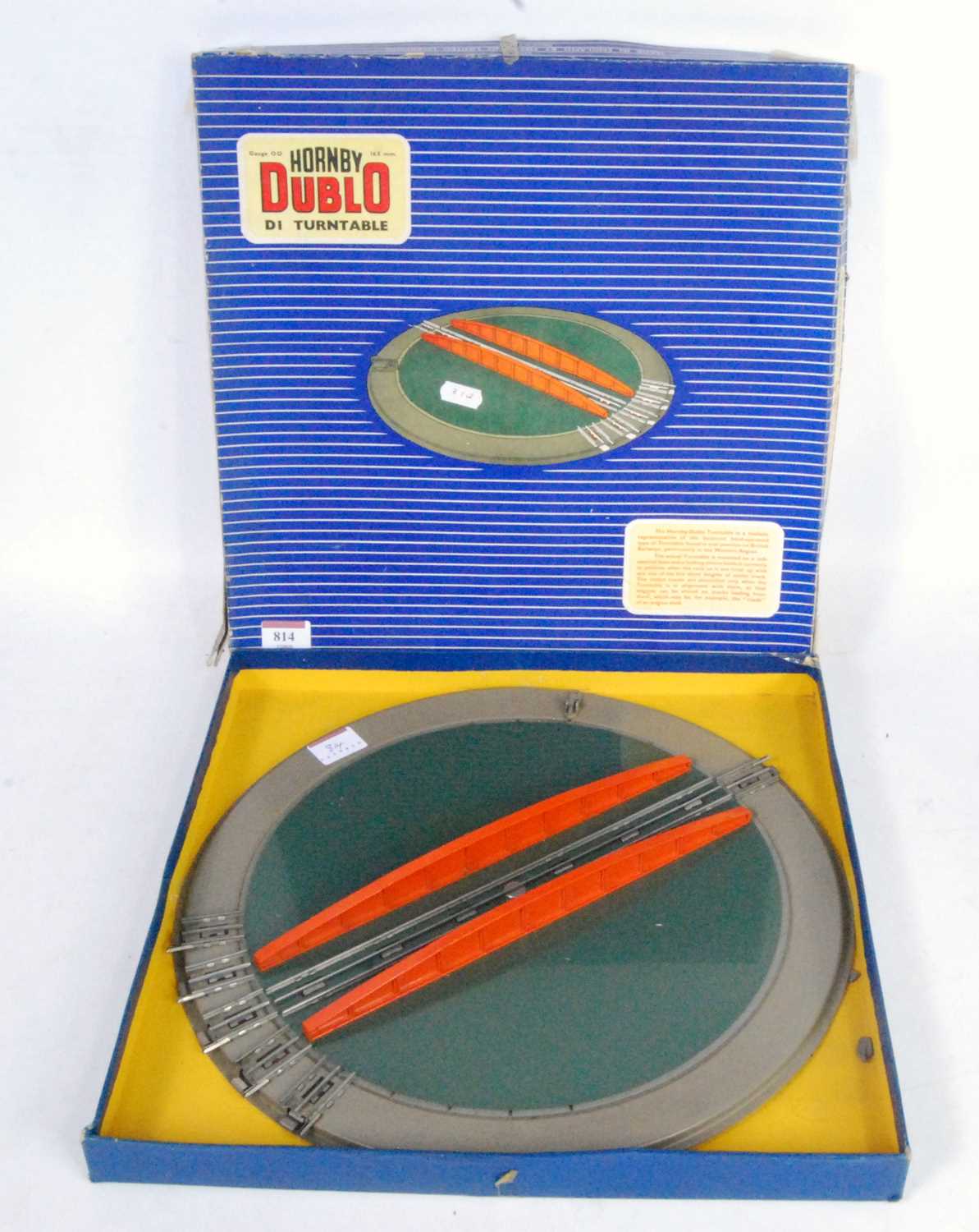 Lot 814 - D1 Hornby Dublo 3-rail turntable, locating...