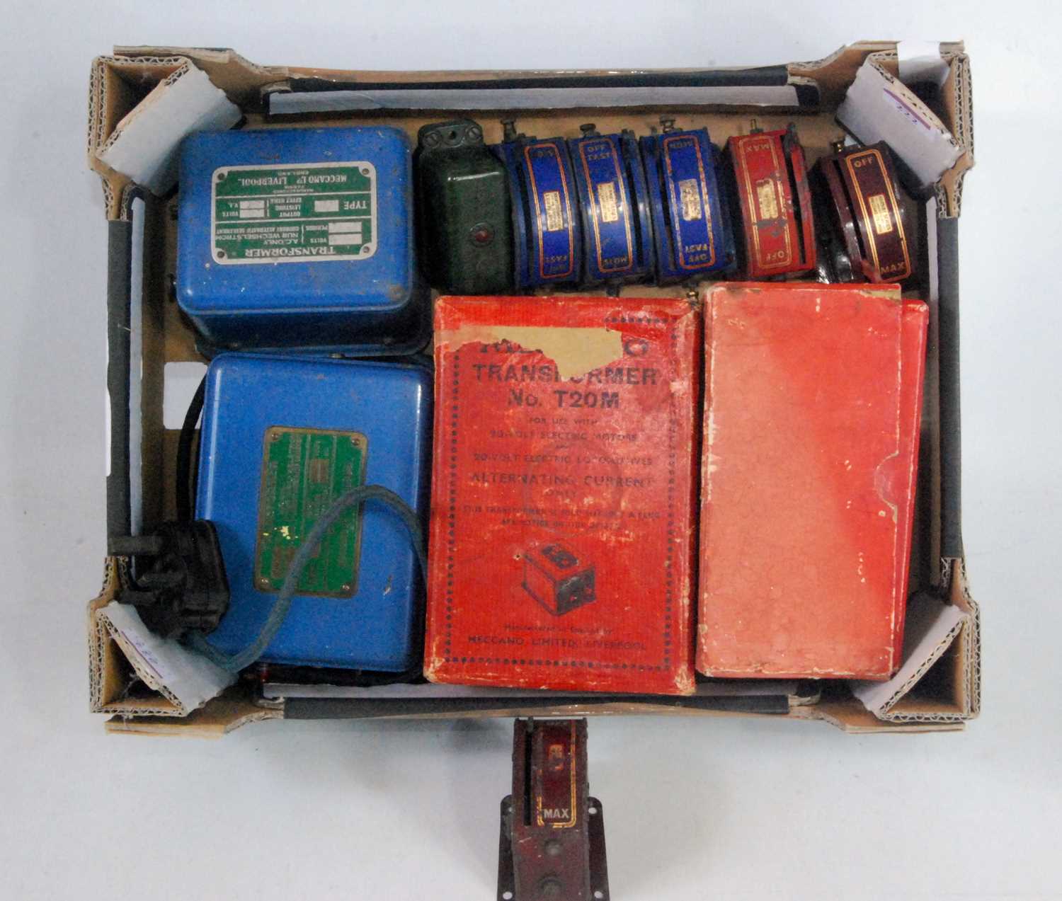 Lot 222 - Small tray containing various pre-war Hornby...