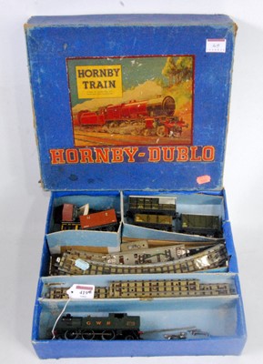 Lot 419 - A 1947 Hornby Dublo tank goods set box (BF-G)...