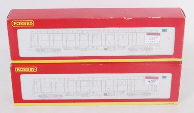 Lot 453 - Two Hornby railcars: R2644 Class 121 driving...