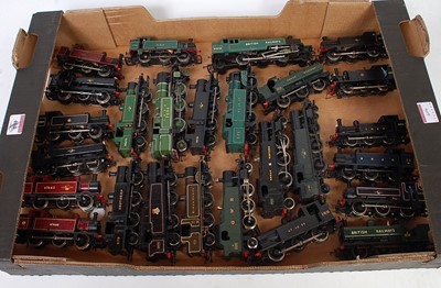 Lot 404 - Large tray containing approx 25 tank locos,...