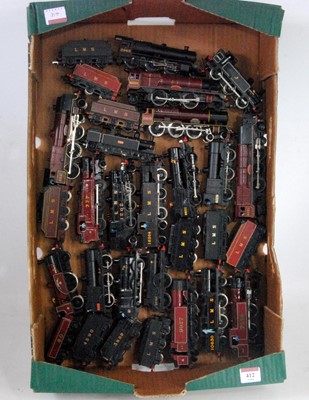 Lot 412 - Large tray containing 19 tank and tender locos,...