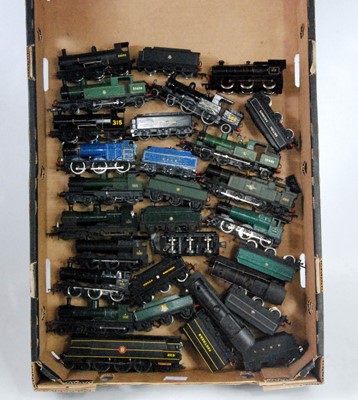 Lot 415 - Large tray containing 17 tank and tender locos...