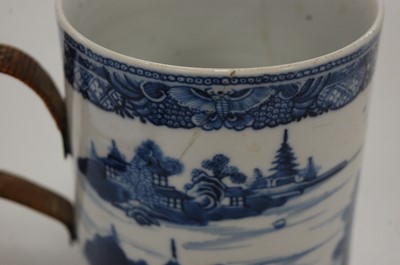 Lot 40 - A 19th century Chinese blue and white tankard,...
