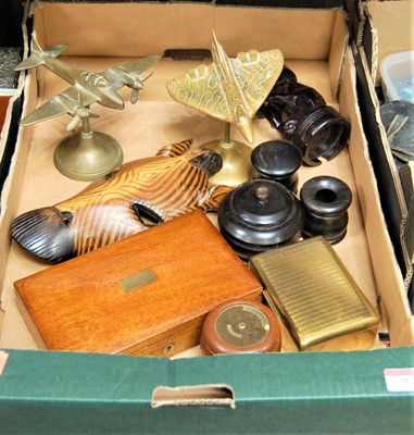 Lot 79 - A box of miscellaneous items to include a...