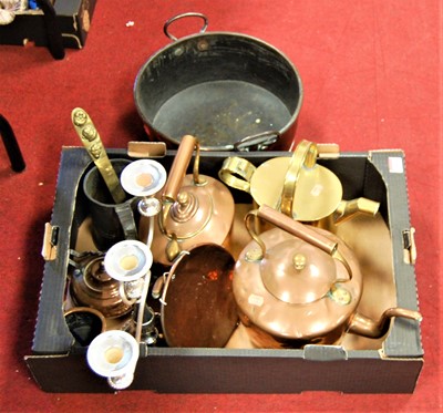 Lot 194 - A box of miscellaneous metalware, to include...