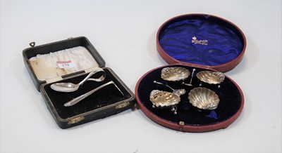 Lot 279 - A silver baby's spoon and table pusher set,...