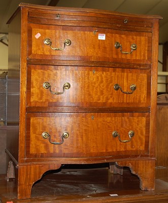 Lot 1271 - A mahogany and crossbanded serpentine front...