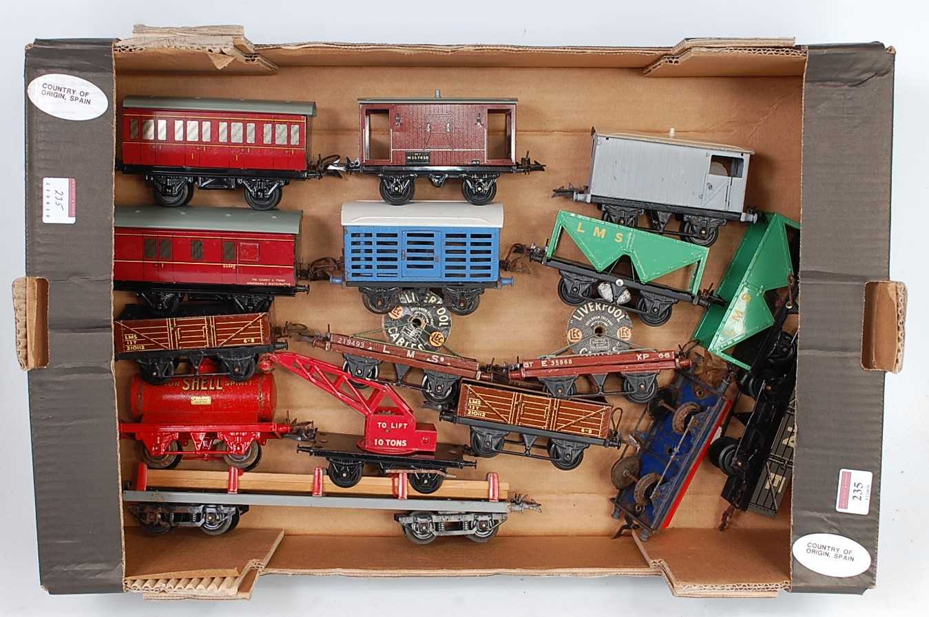 Lot 235 - Large tray containing assortment of Hornby...