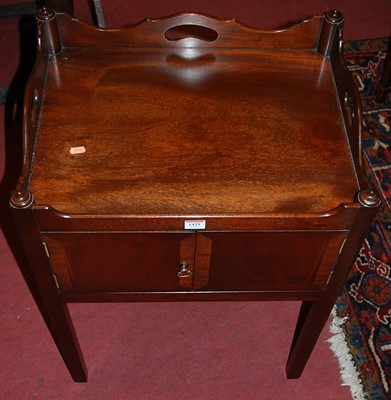 Lot 1429 - A pair of contemporary mahogany and...