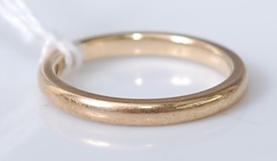 Lot 315 - A 9ct gold wedding band, 2.5g, size L/M