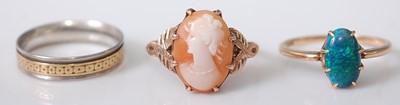 Lot 321 - A 9ct gold carved shell cameo ring, 3.2g, size...