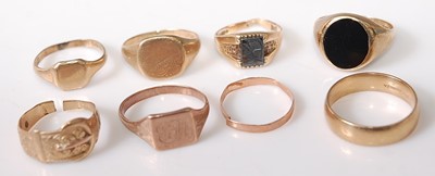 Lot 356 - Eight various gents 9ct gold rings principally...