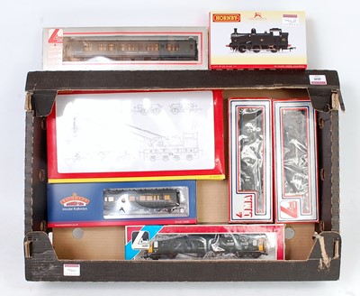 Lot 460 - 7 items to form breakdown train Hornby BR...