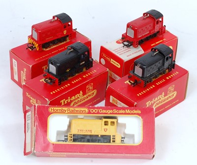Lot 482 - Selection of Triang period and later 0-4-0...