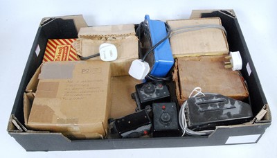 Lot 898 - Two trays and a box containing large quantity...
