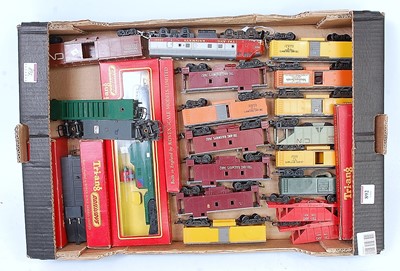 Lot 892 - Tray containing Triang TC series diesel...