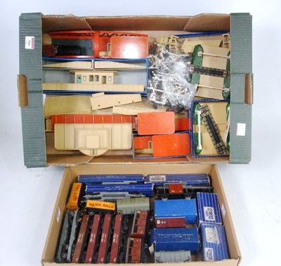 Lot 906 - Tray containing quantity of D1 accessories,...
