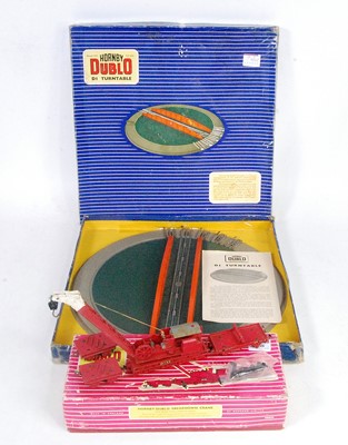 Lot 908 - Hornby Dublo D1 turntable clean example with...