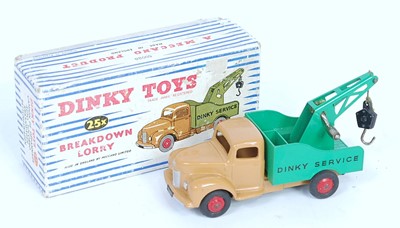 Lot 1985 - A Dinky Toys No. 25X breakdown lorry...