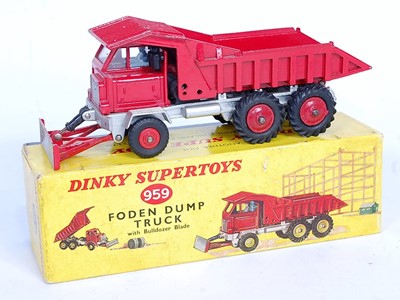 Lot 1986 - A Dinky Toys No. 952 Foden dump truck with...