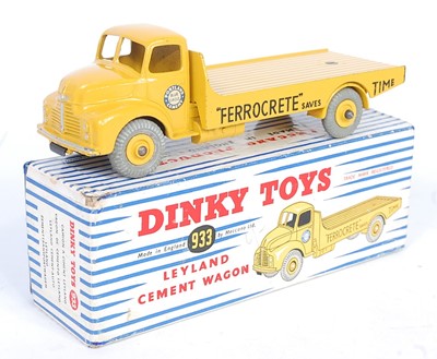 Lot 2001 - A Dinky Toys No. 933/533 Leyland Ferrocrete...