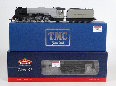 Lot 965 - Bachmann 32-850A "Evening Star" loco and...