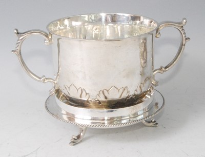 Lot 1118 - A George V silver porringer and cover, in the...