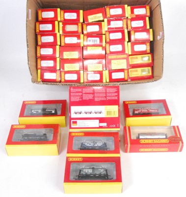 Lot 982 - Large box containing 39 Hornby 4 and 6-wheeled...