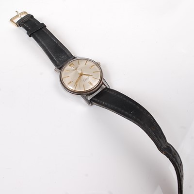 Lot 1224 - A Gents stainless steel Longines Conquest...