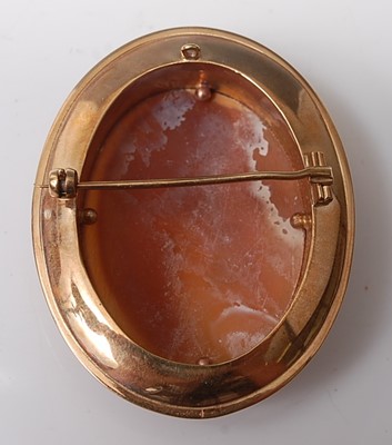 Lot 2576 - A 9ct yellow gold oval shell cameo brooch...