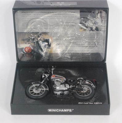 Lot 2699 - A Minichamps model No. 122130000 Classic Bike...