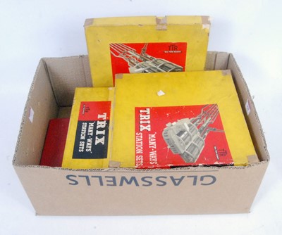 Lot 929 - Box containing Trix Twin Manyways terminus...
