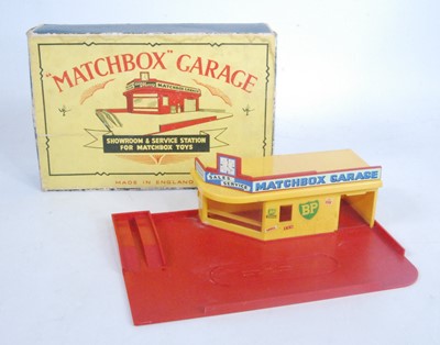 Lot 2340 - A Matchbox MG1 boxed garage and showroom...