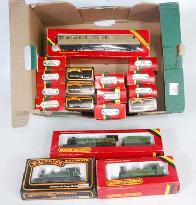 Lot 937 - Mixed boxed selection Hornby LNER green R866...