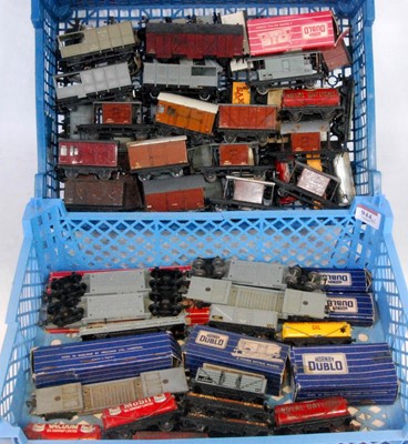 Lot 944 - Two trays containing approx 60 Hornby Dublo D1...