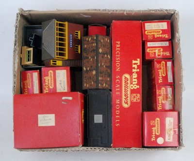 Lot 1001 - Mixed collection of Triang and Hornby items...