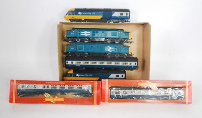 Lot 1002 - Hornby R418 and R419 blue/grey coaches (G-BF),...