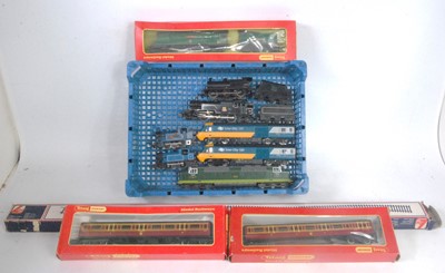 Lot 1030 - Small tray containing boxed Triang/Hornby...