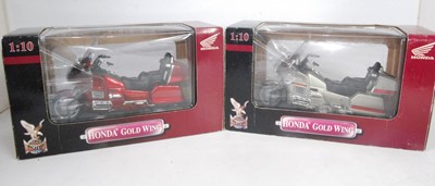 Lot 2799 - A Road Signature 1/10 scale boxed motorcycle...