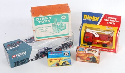 Lot 2045 - A collection of various boxed and vintage...