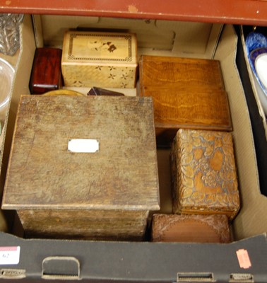 Lot 62 - A box of miscellaneous items, to include 1920s...