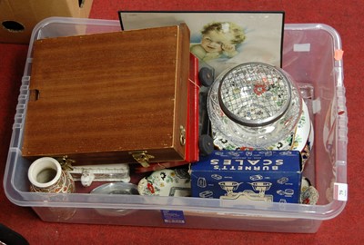Lot 79 - A box of miscellaneous items, to include cut...