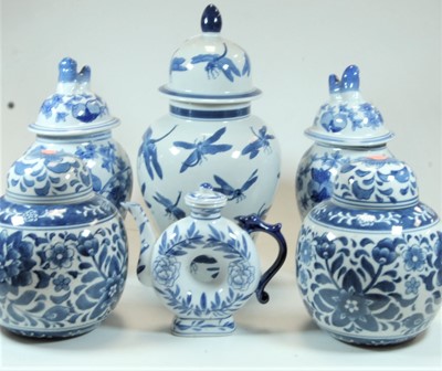 Lot 103 - A pair of reproduction blue and white ginger...