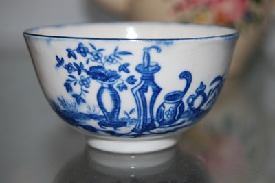 Lot 224 - An 18th century Worcester porcelain tea bowl...