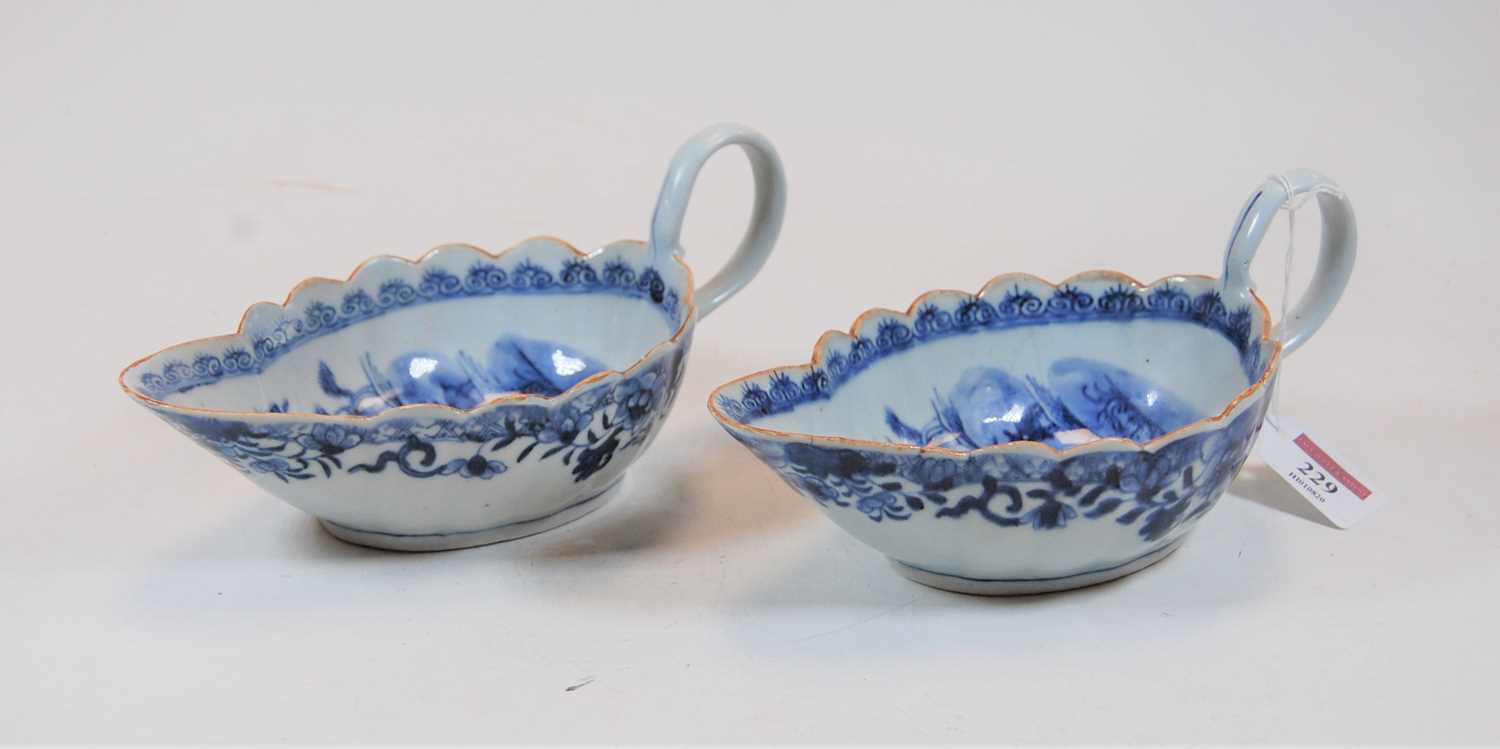 Lot 229 - A pair of Chinese export blue and white...